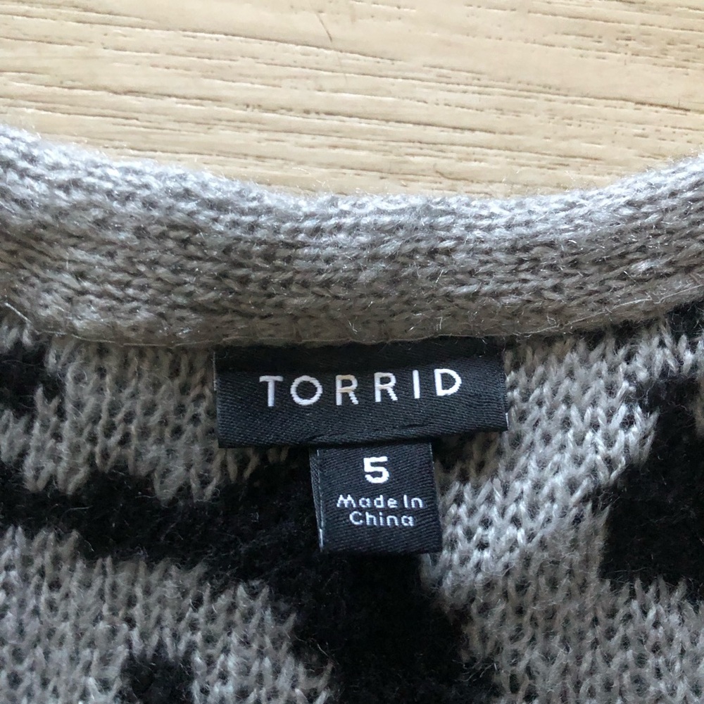 Torrid Black and Gray Animal Print Cardigan - Picture 3 of 8
